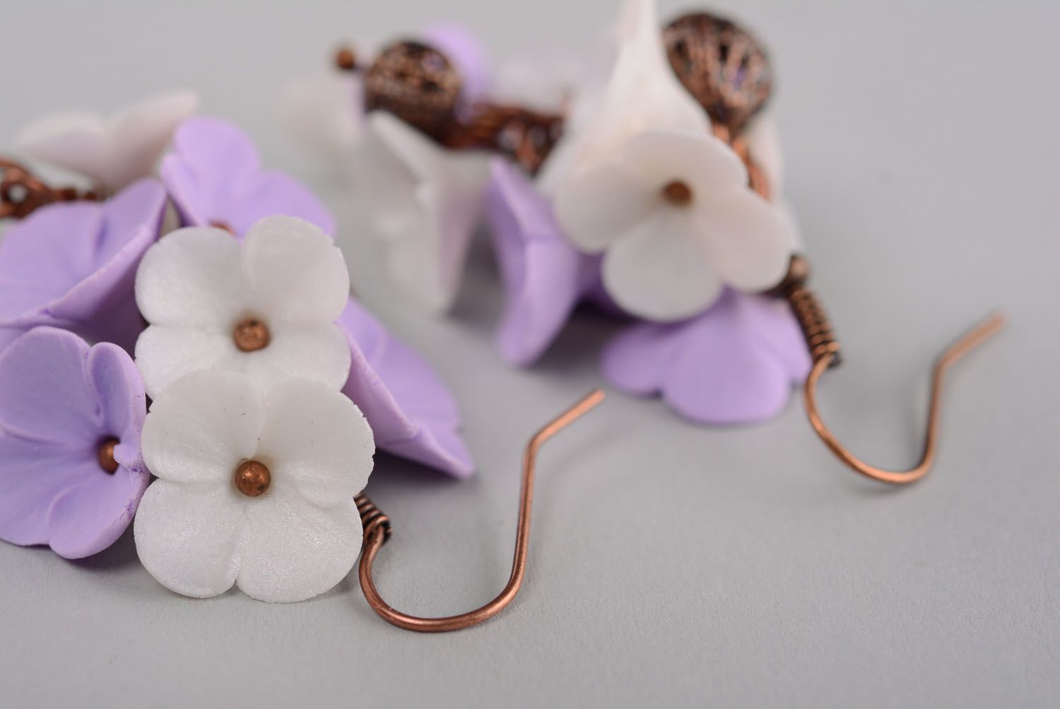 Blumen Ohrringe aus Polymer Ton Flieder foto 4