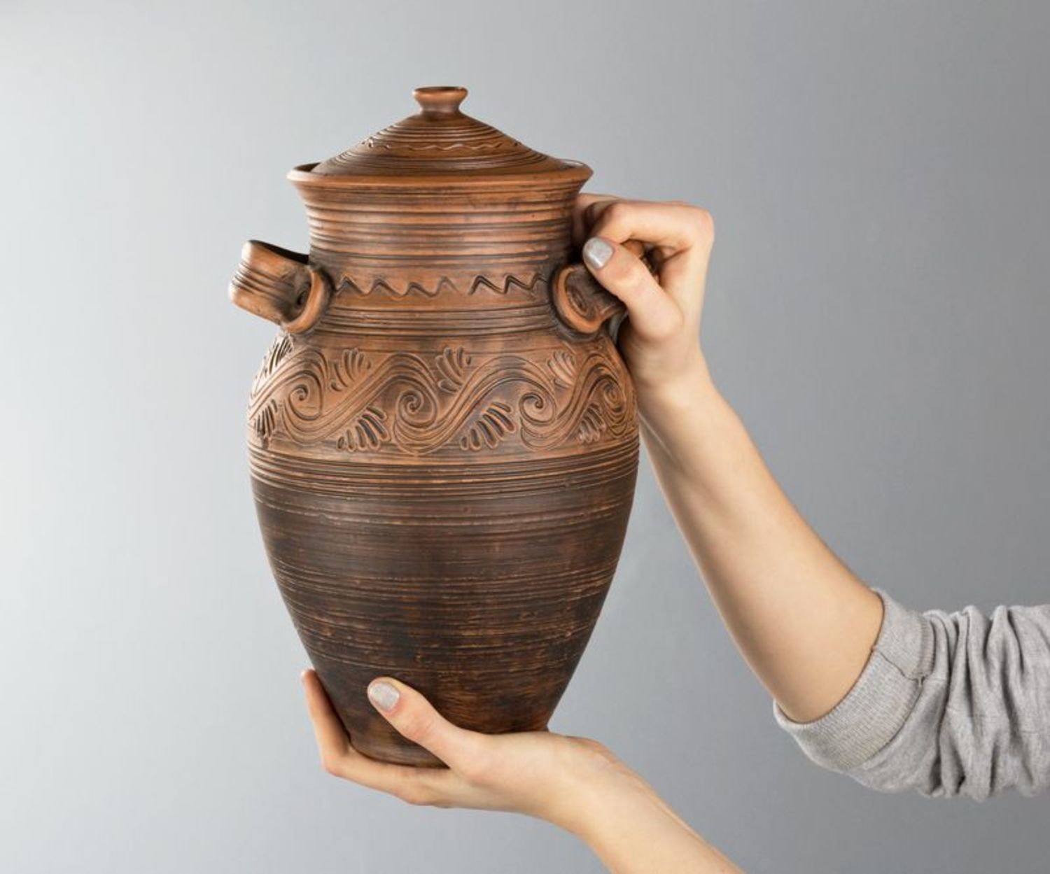 Clay amphora with lid photo 2