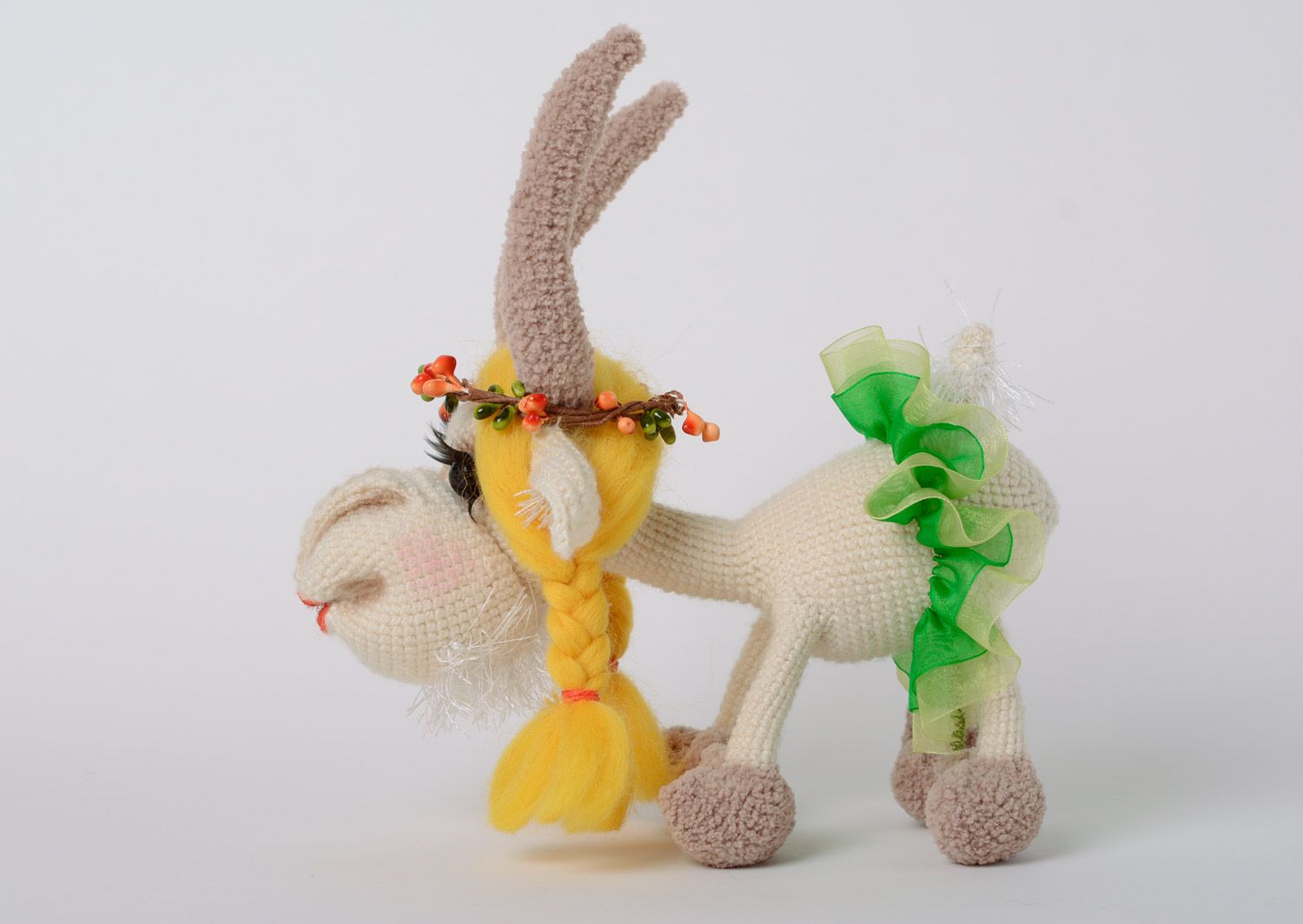 Künstlerisches Häkel Spielzeug Ziege auf Drahrseele für Kinder Handarbeit foto 3