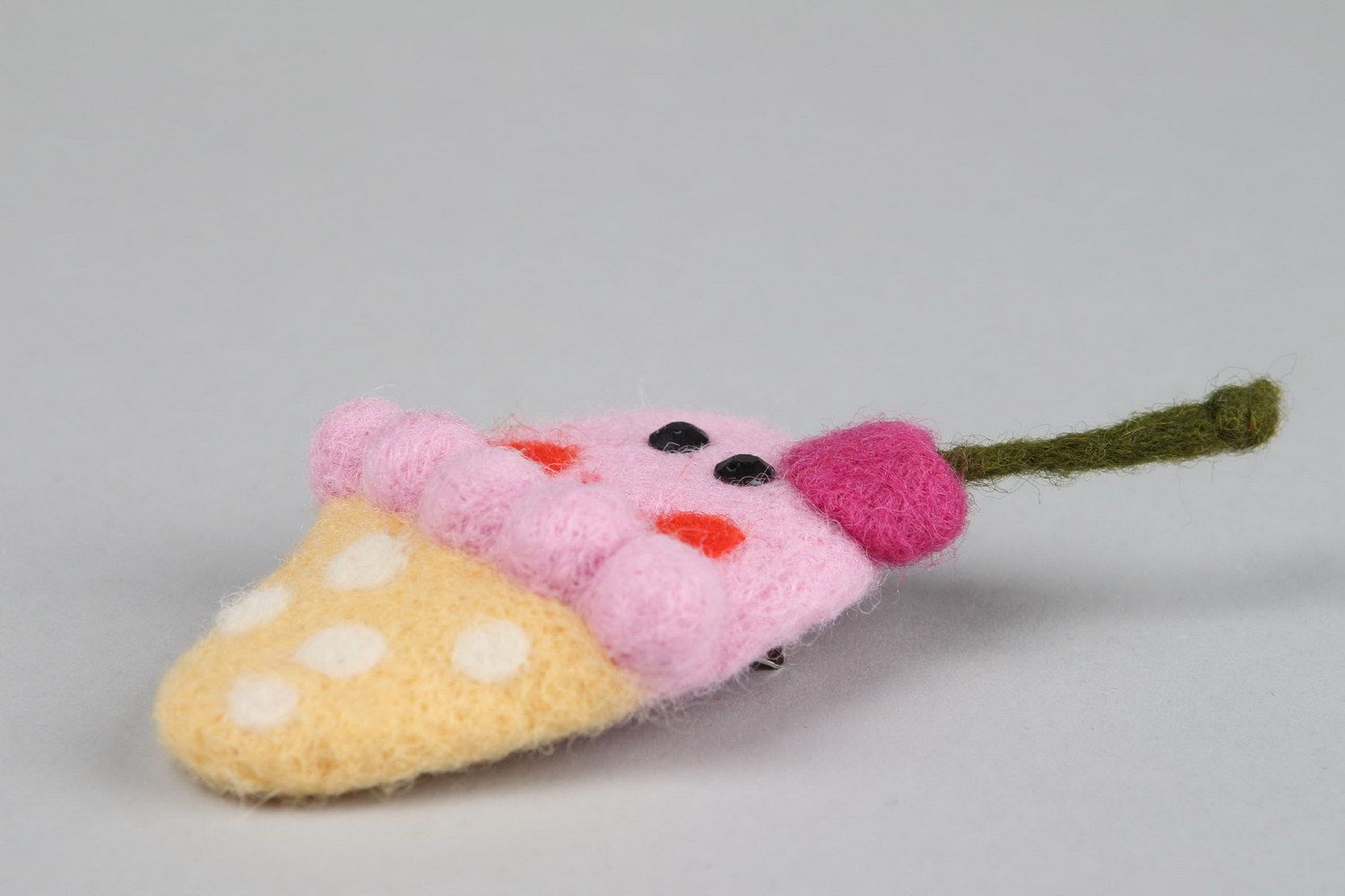 Brooch made from wool Ice cream photo 2