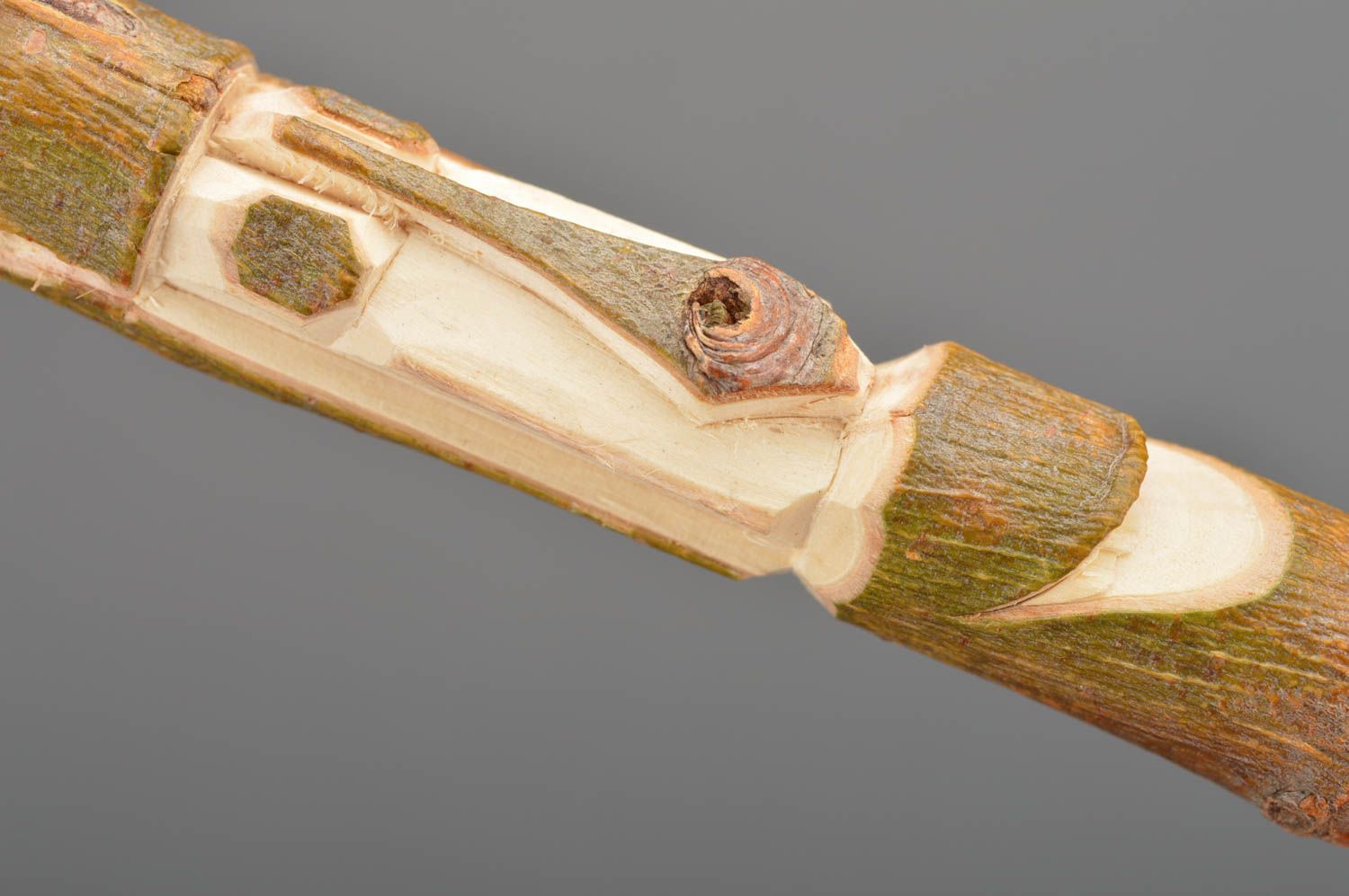 Оригинальный красивый деревянный свисток вырезанный вручную из вербы Человек  фото 4