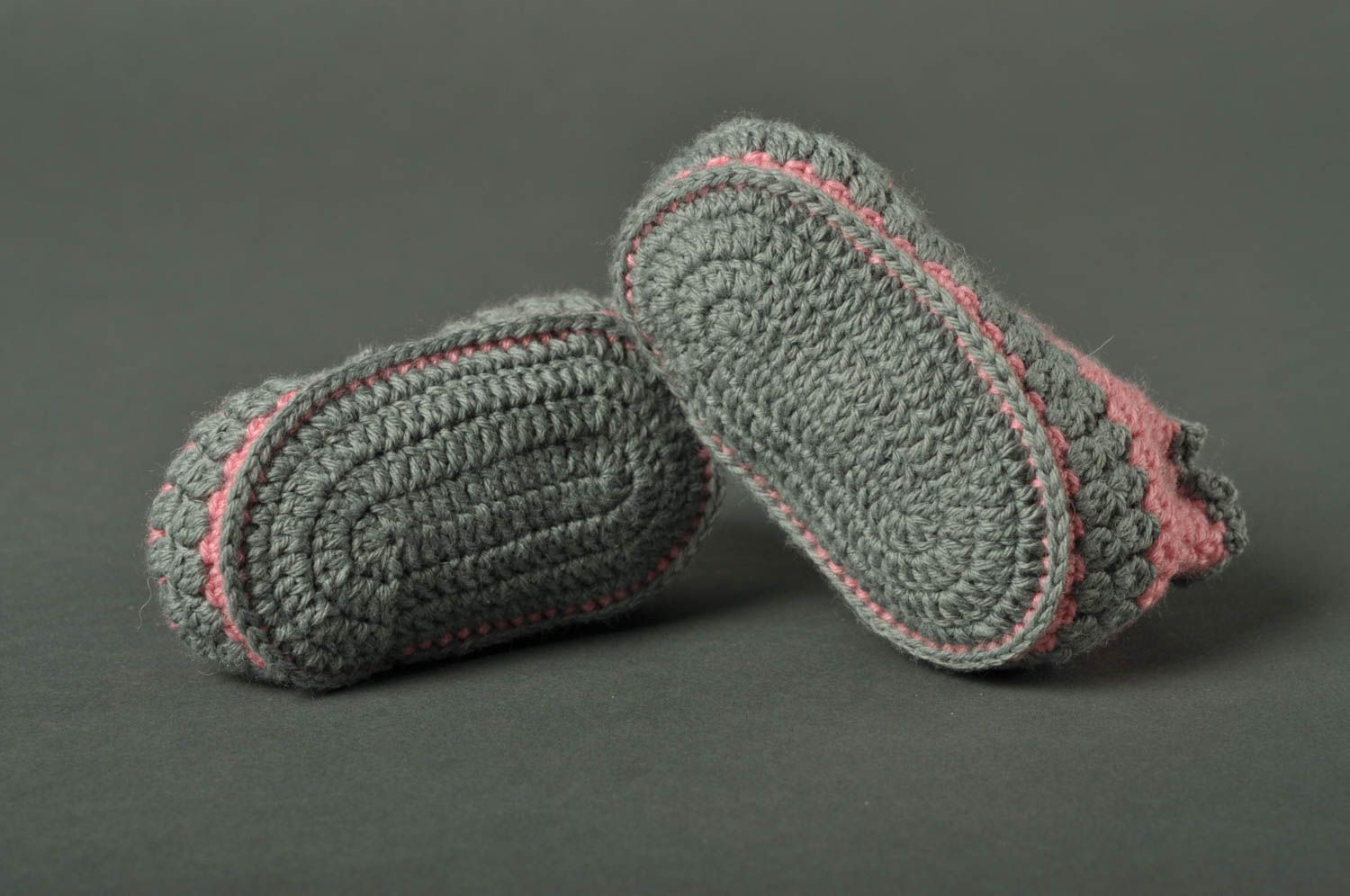 Gehäkelte Babyschuhe Handgefertigte Schuhe Geschenke für Kleinkinder rosa grau foto 2