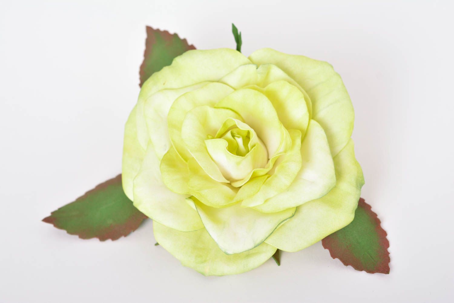 Заколка ручной работы салатовый цветок из фоамирана украшение для волос фото 1