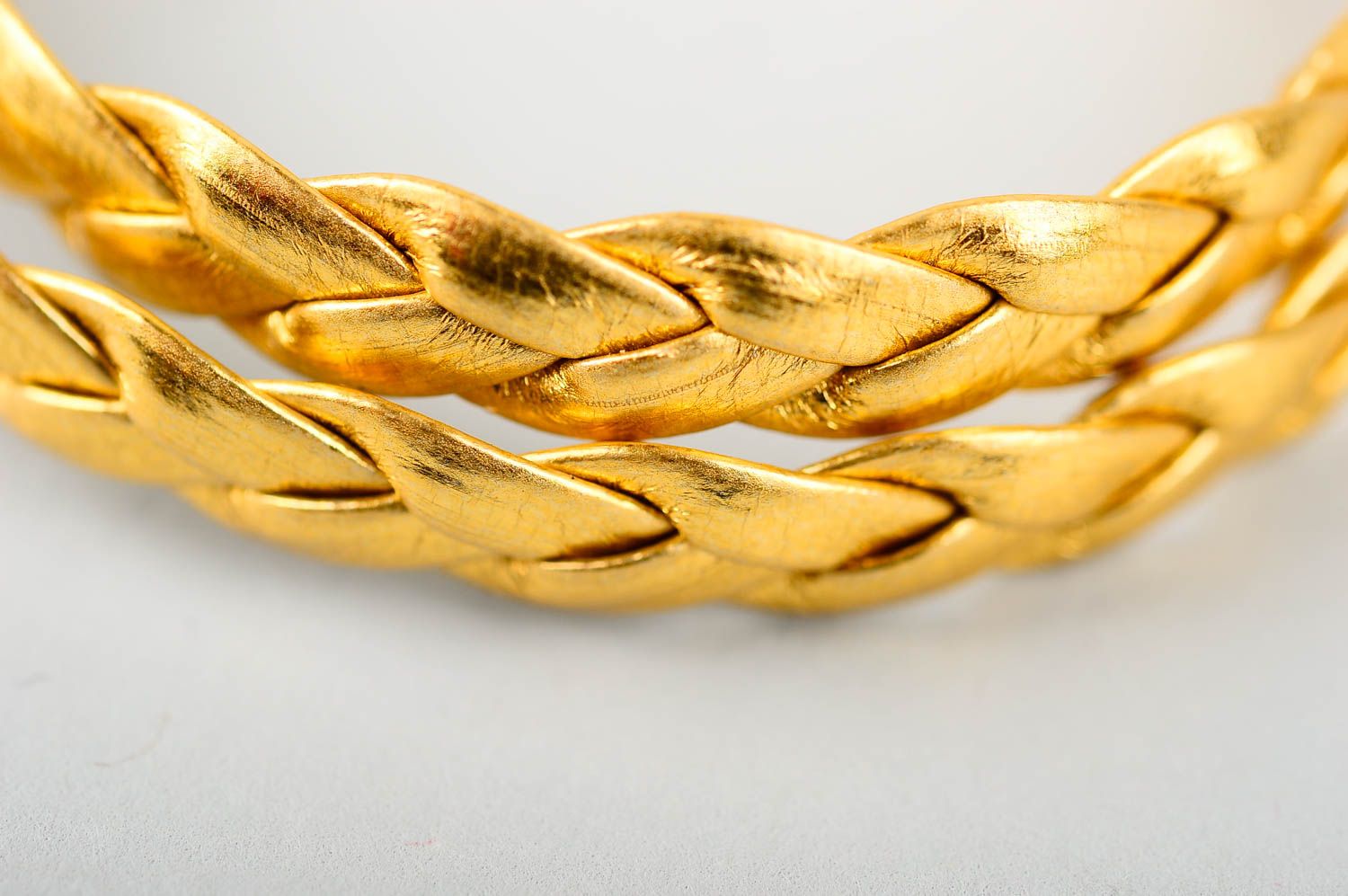 Bracelet cuir artificiel Bijou fait main de couleur d'or Accessoire design photo 4