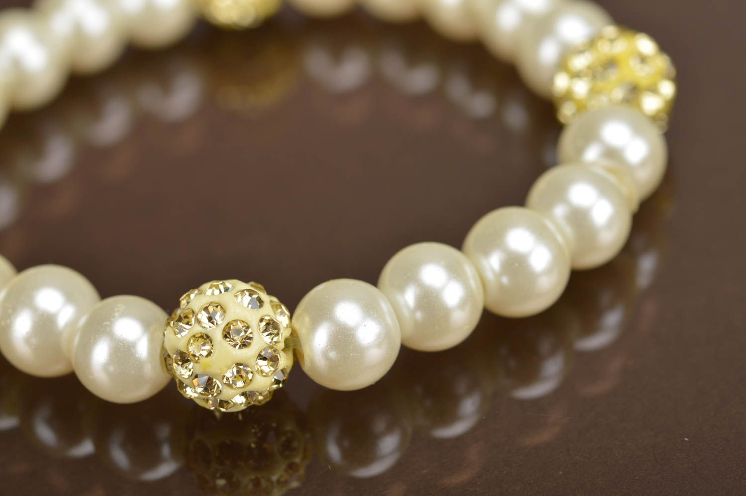 Bracelet en perles artificielles avec strass bijou original beau fait main photo 5