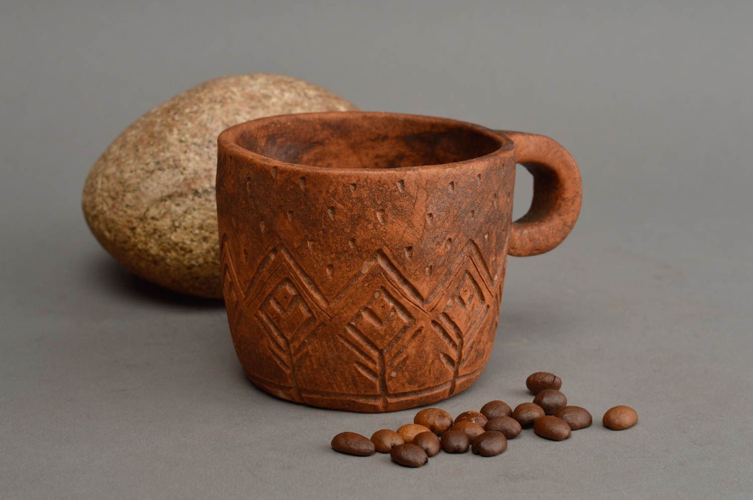 Tasse marron en terre cuite à motif faite main écologique originale poterie photo 1