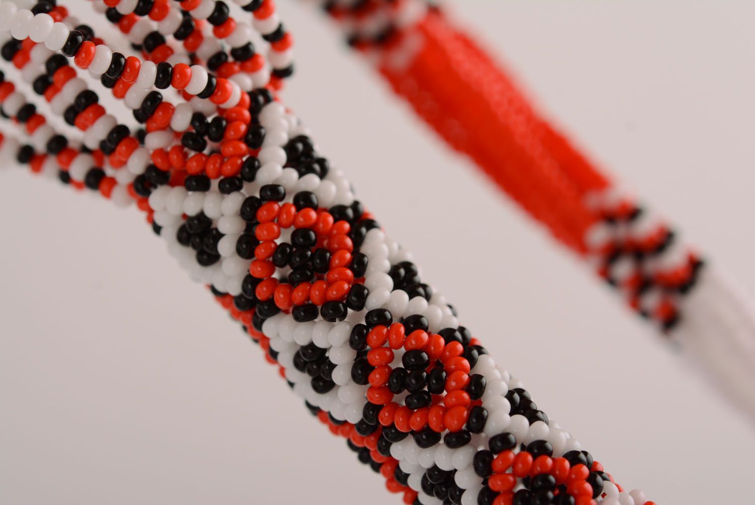 Red and white beaded necklace in ethnic style photo 5