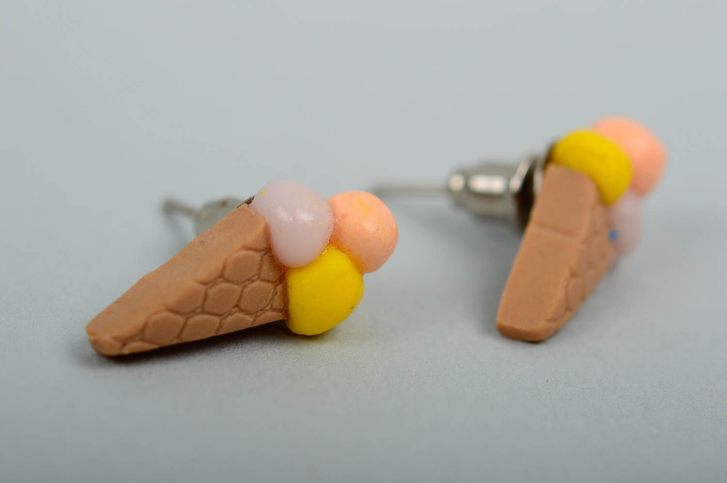 Handmade Damen Ohrstecker Designer Schmuck Ohrringe Eis aus Polymer Ton foto 1