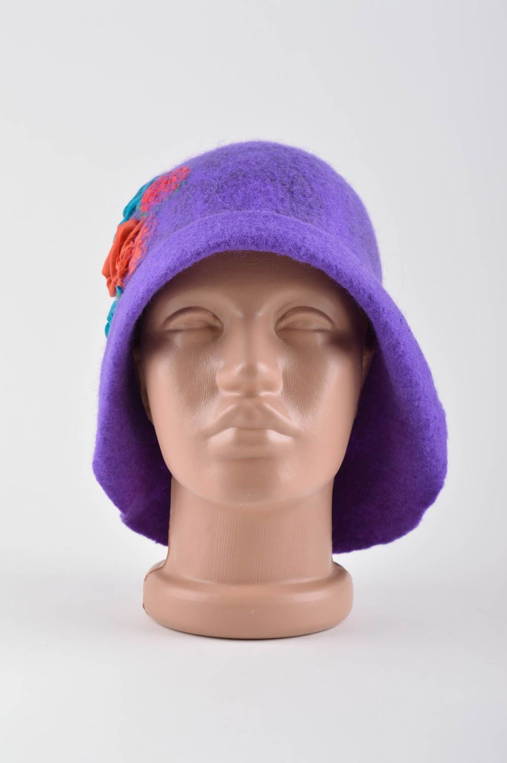 Mützen für Frauen handmade Mütze aus Wolle in Lila modisches Accessoire schön foto 3