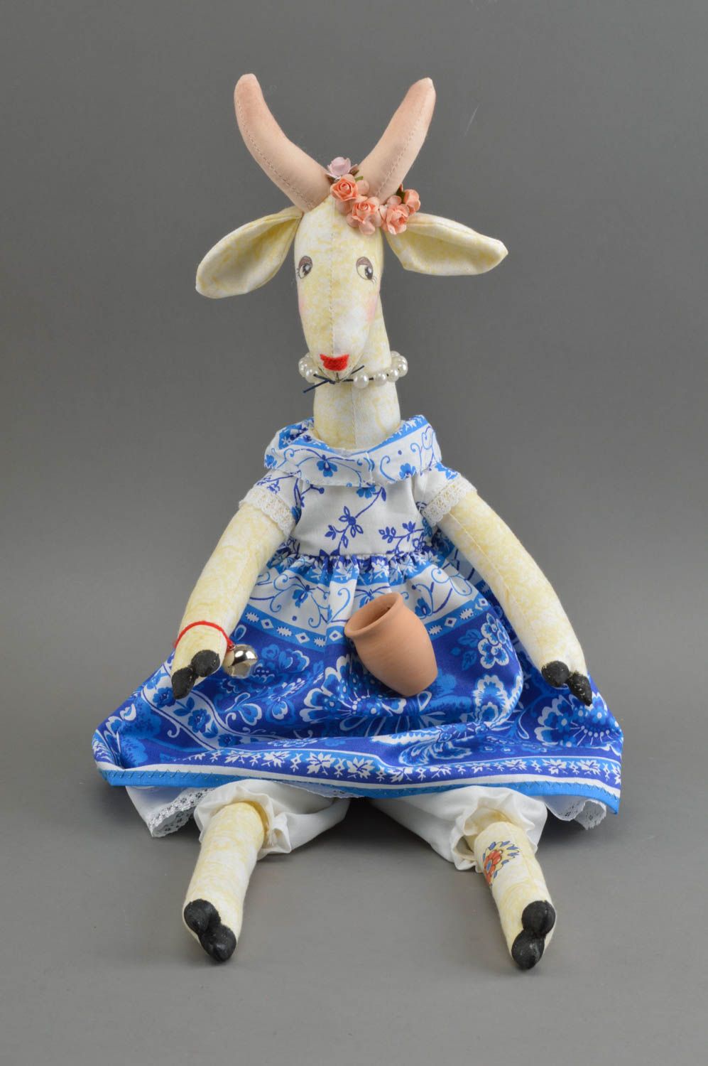 Красивая мягкая игрушка коза текстильная из ситца для детей и декора хенд мейд фото 2