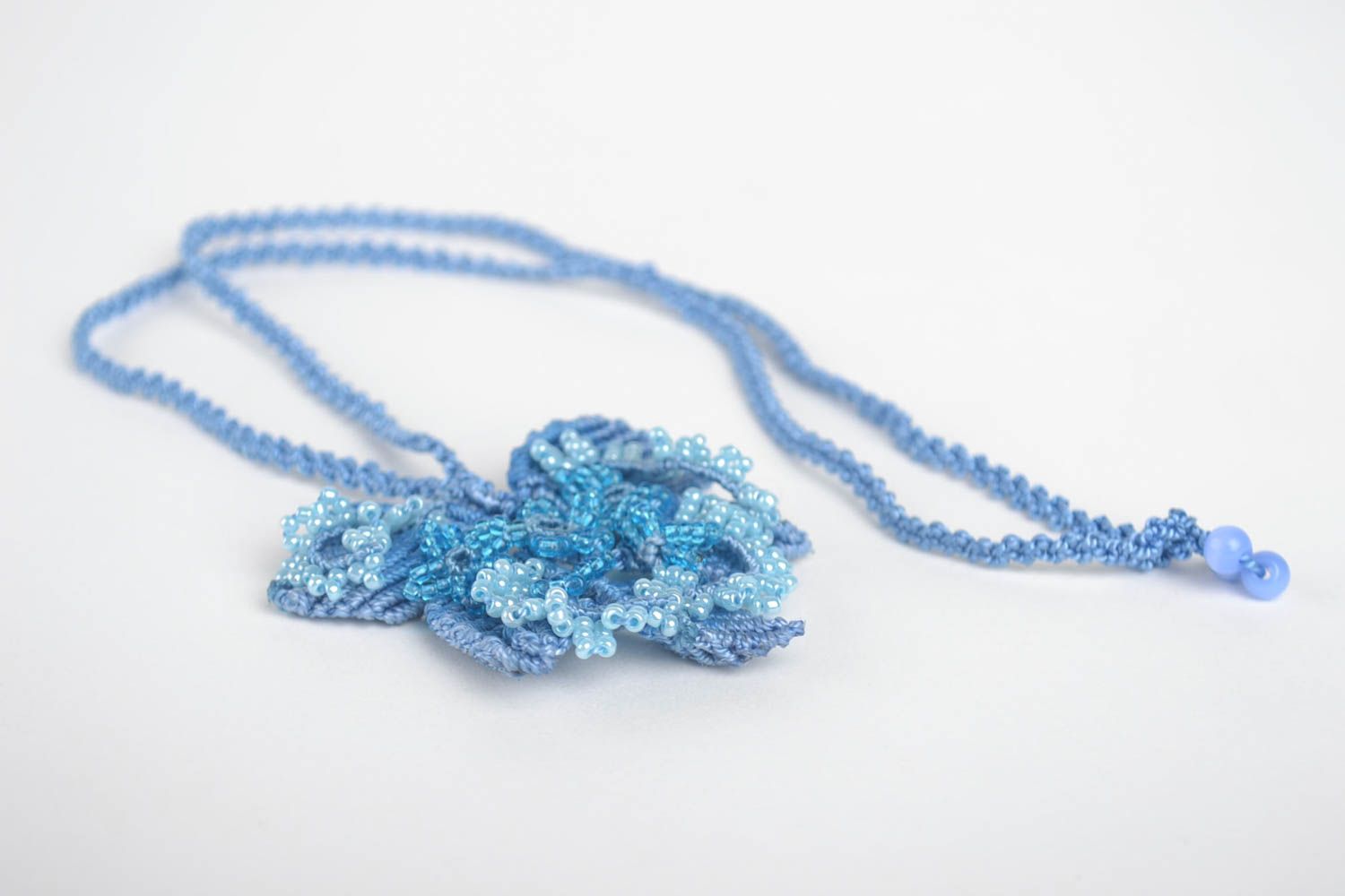 Pendentif bleu Bijou fait main tressé avec perles de rocaille Cadeau original photo 4