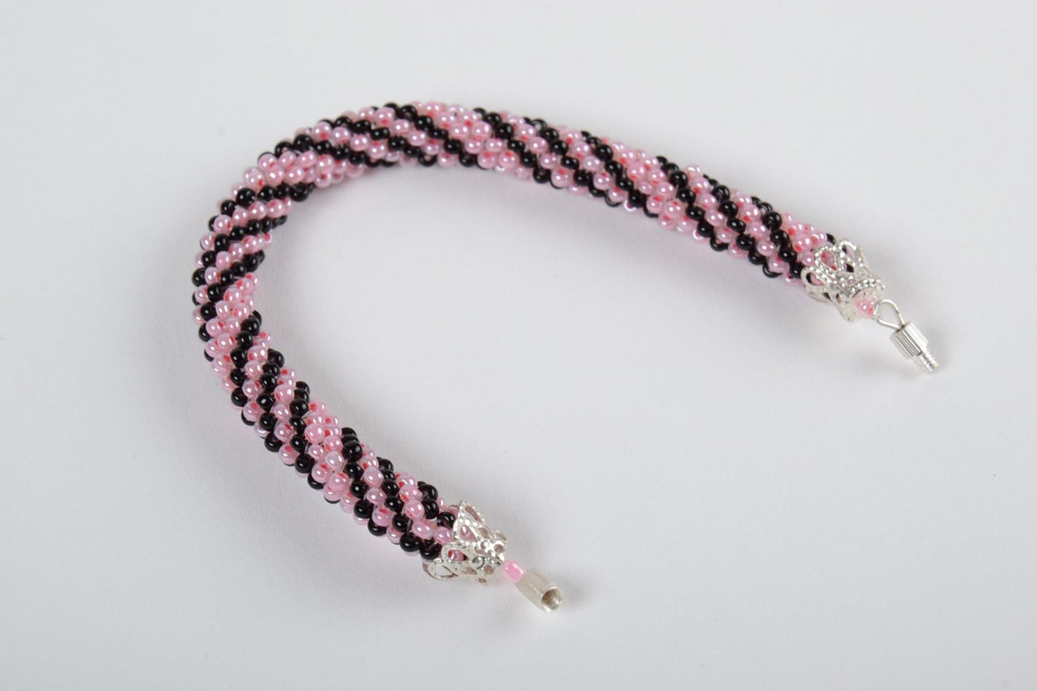 Joli bracelet en perles de rocaille tchèques rose et noir fait main pour femme photo 4
