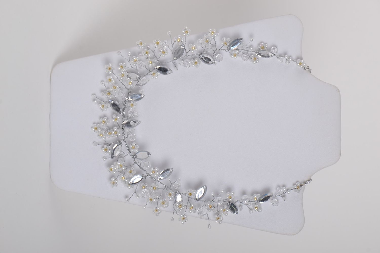 Колье из бисера ручной работы модная бижутерия ожерелье из бисера светлое фото 2