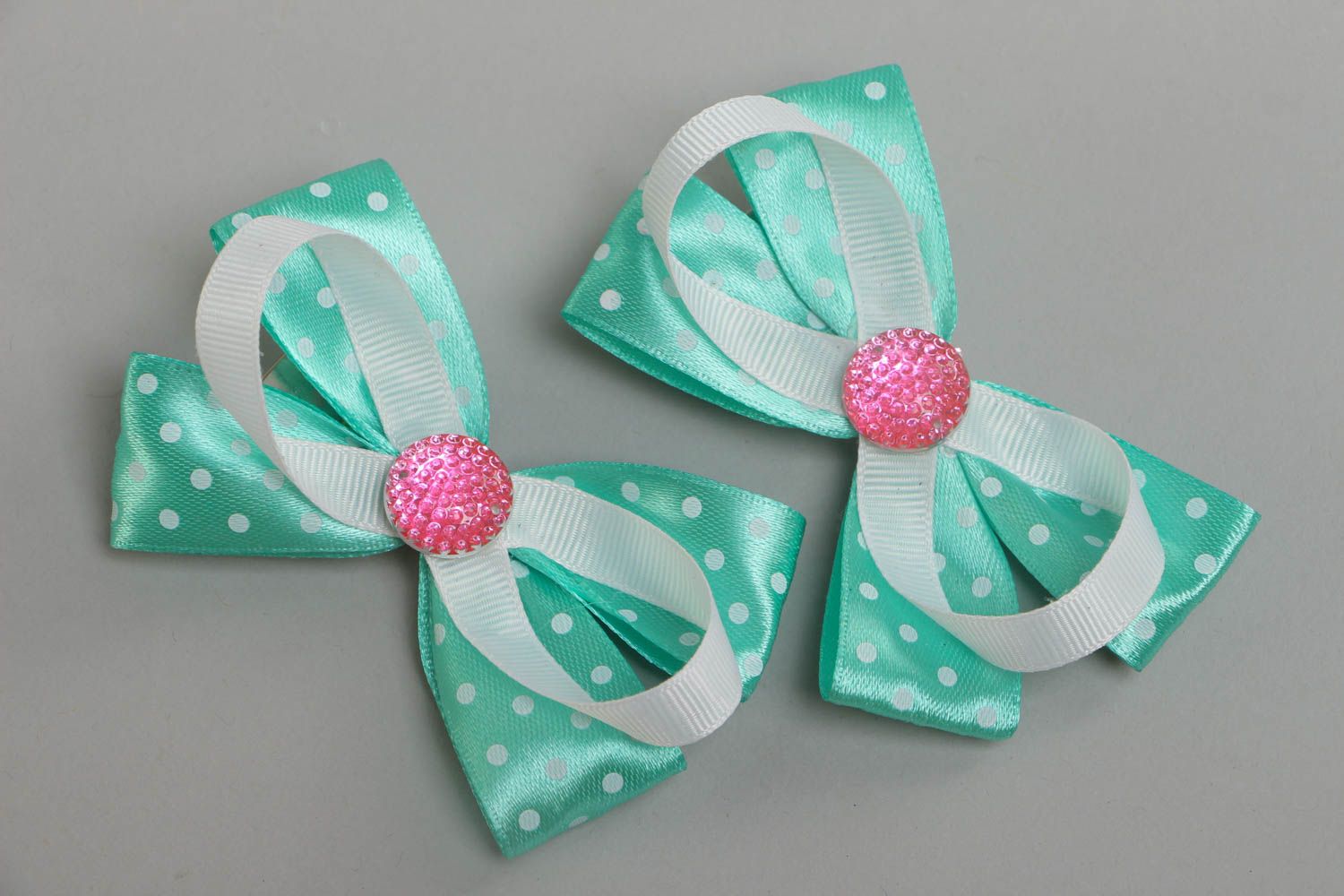 A set of 2 handcrafted bobby pins made of satin ribbon in the form of bows photo 2