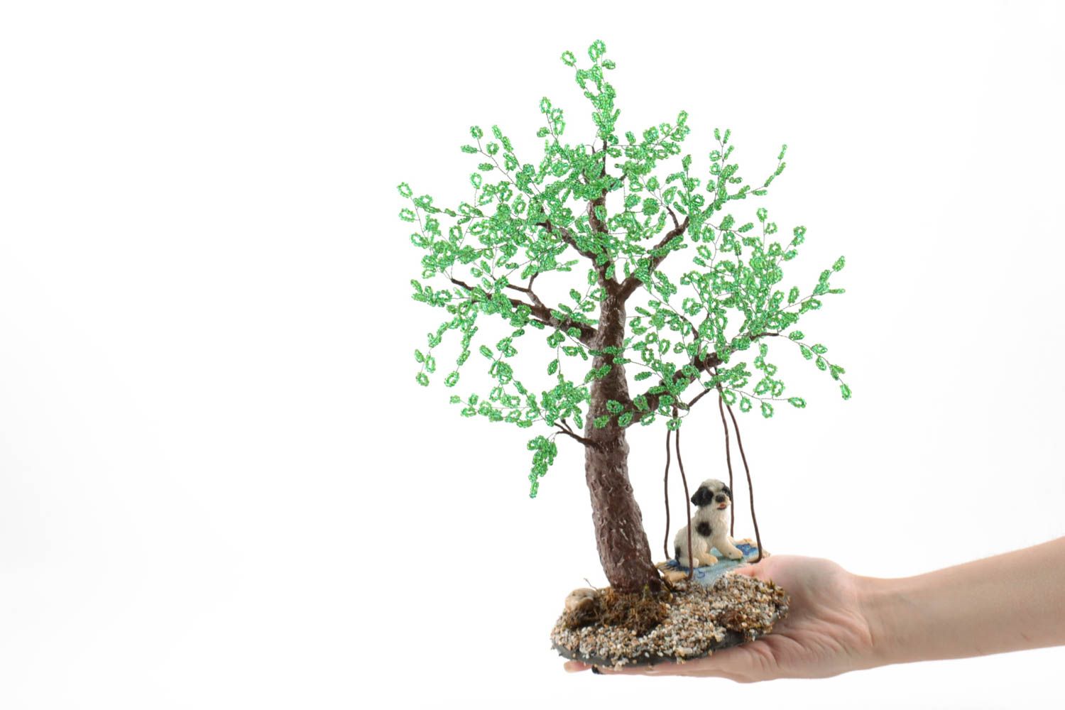 Искусственное дерево ручной работы бисерное с качелей и фигуркой небольшое фото 5