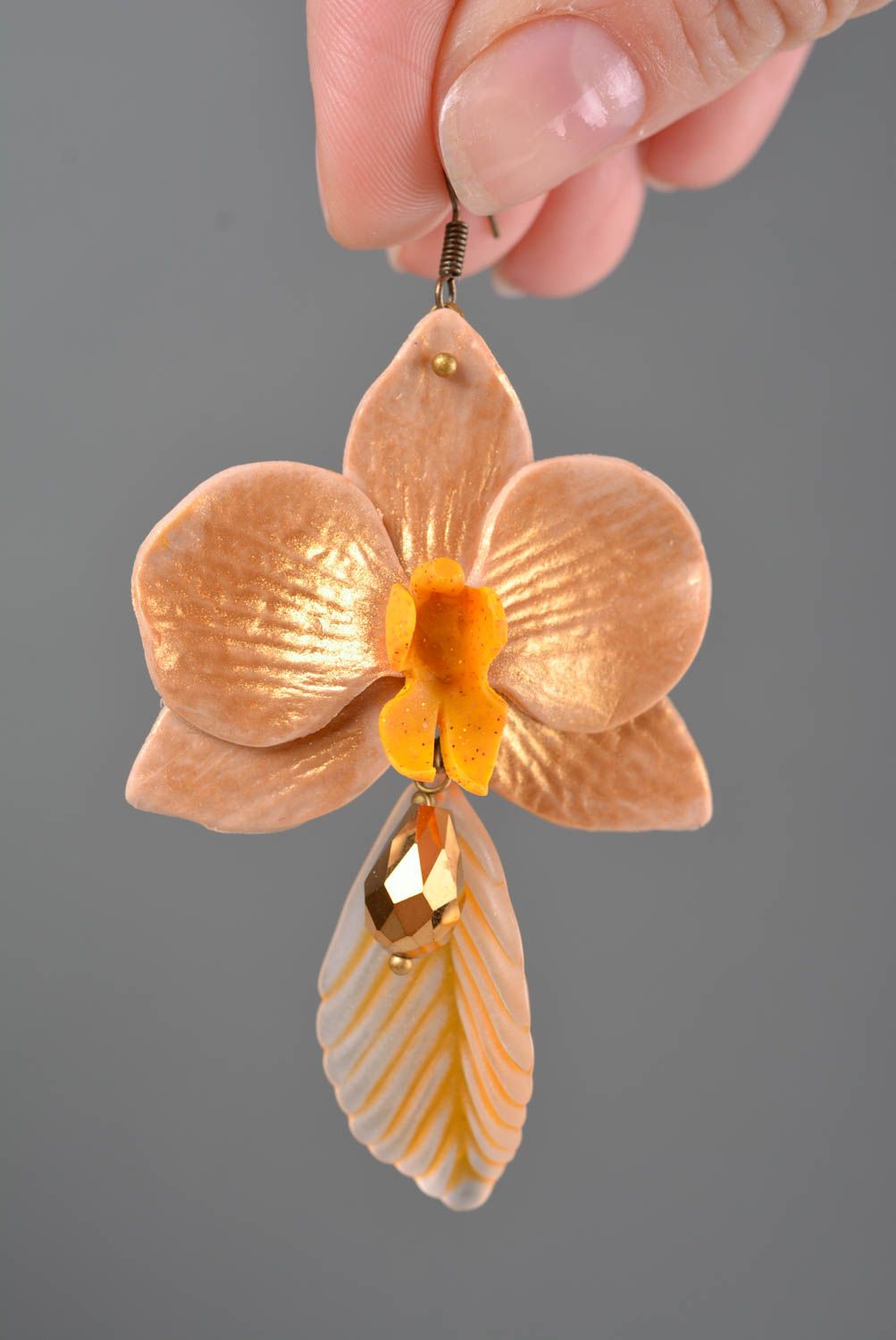 Серьги орхидеи из полимерной глины среднего размера авторское украшение хендмейд фото 3
