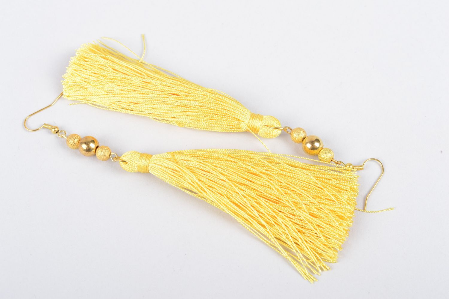 Серьги ручной работы серьги с бахромой желтые серьги из ниток шелковых фото 4