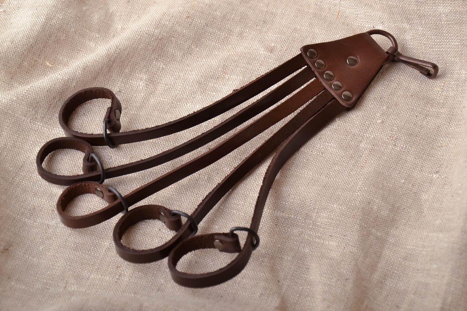 Leather game strap holder photo 1