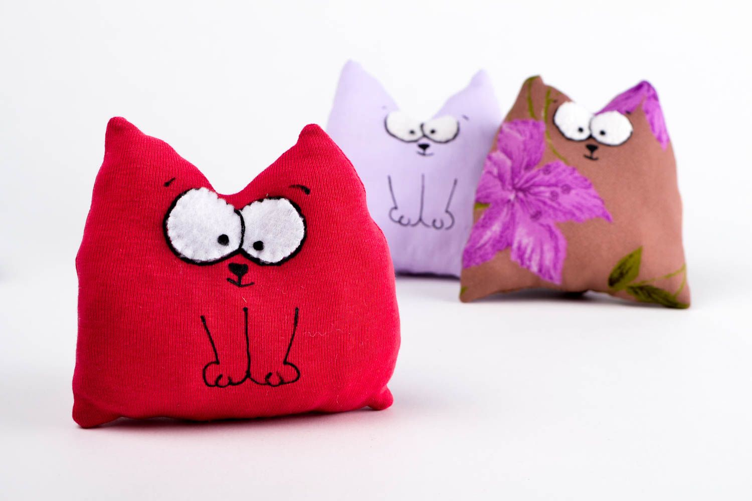 Juguete hecho a mano gato de tela rojo regalo para niño decoración de interior  foto 1