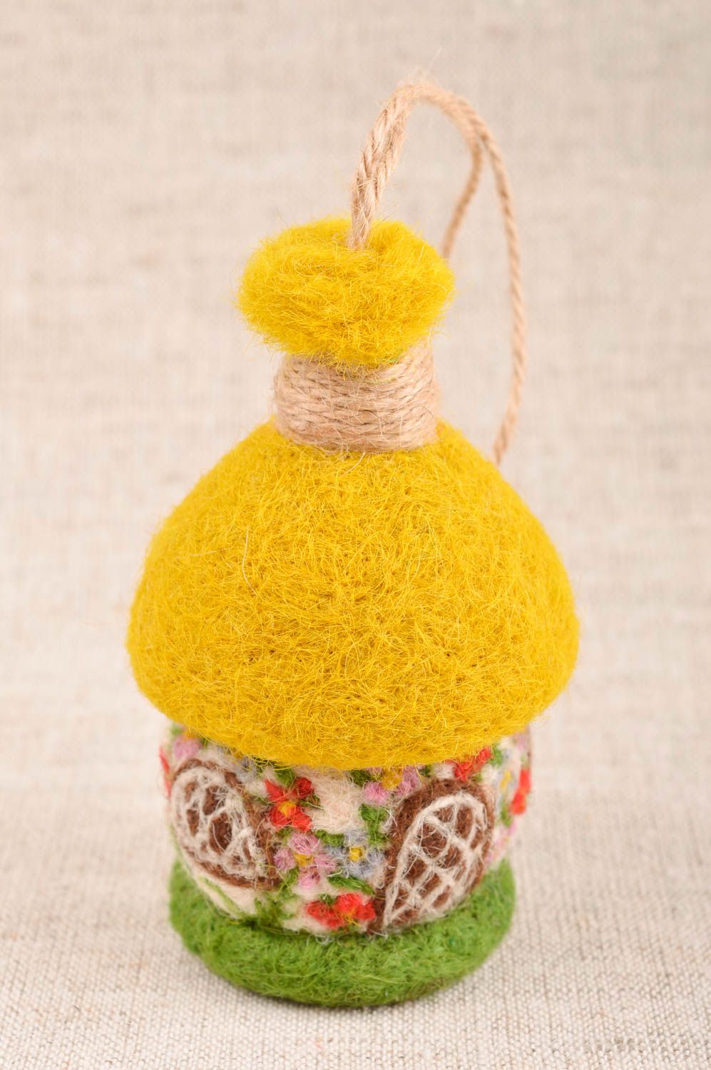 Валяная игрушка ручной работы декор на стену игрушка из шерсти Желтый домик фото 1