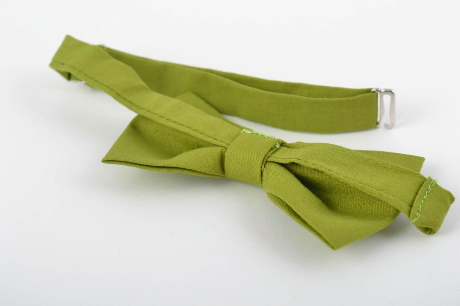 Pajarita de tela verde clara elegante hecha a mano accesorio unisex original foto 2