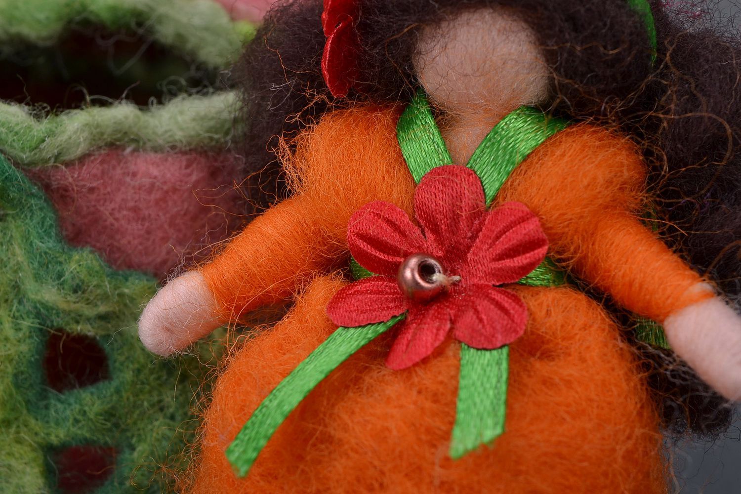 Bambola in casa di lana fatta a mano pupazzo tessile originale da bambina foto 2