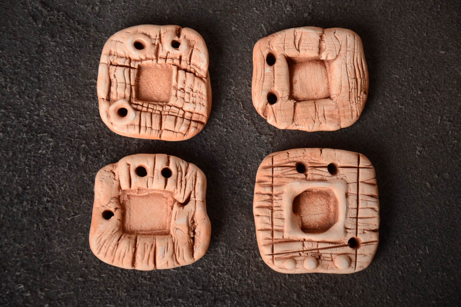 Глиняные кулоны заготовки для творчества ручной работы 4 штуки набор реьефные фото 1