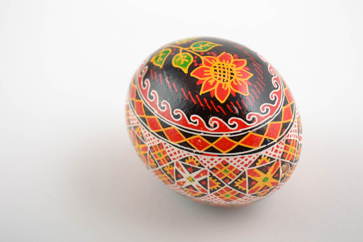 Huevo de Pascua pintado con acrílicos hecho a mano con motivos vegetales foto 3