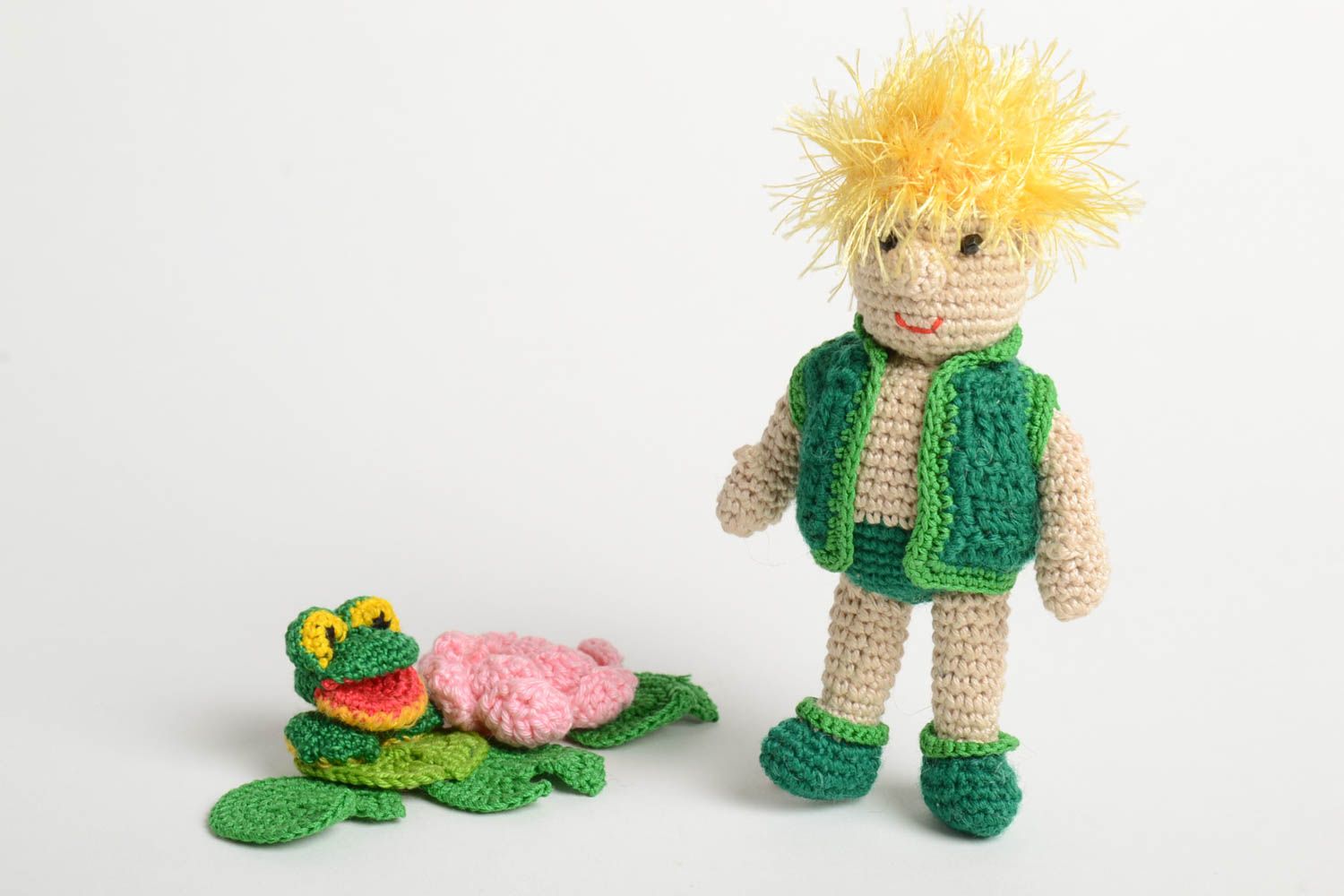 Jouets tricotés Peluches faites main en coton Cadeau enfant Garçon et grenouille photo 2