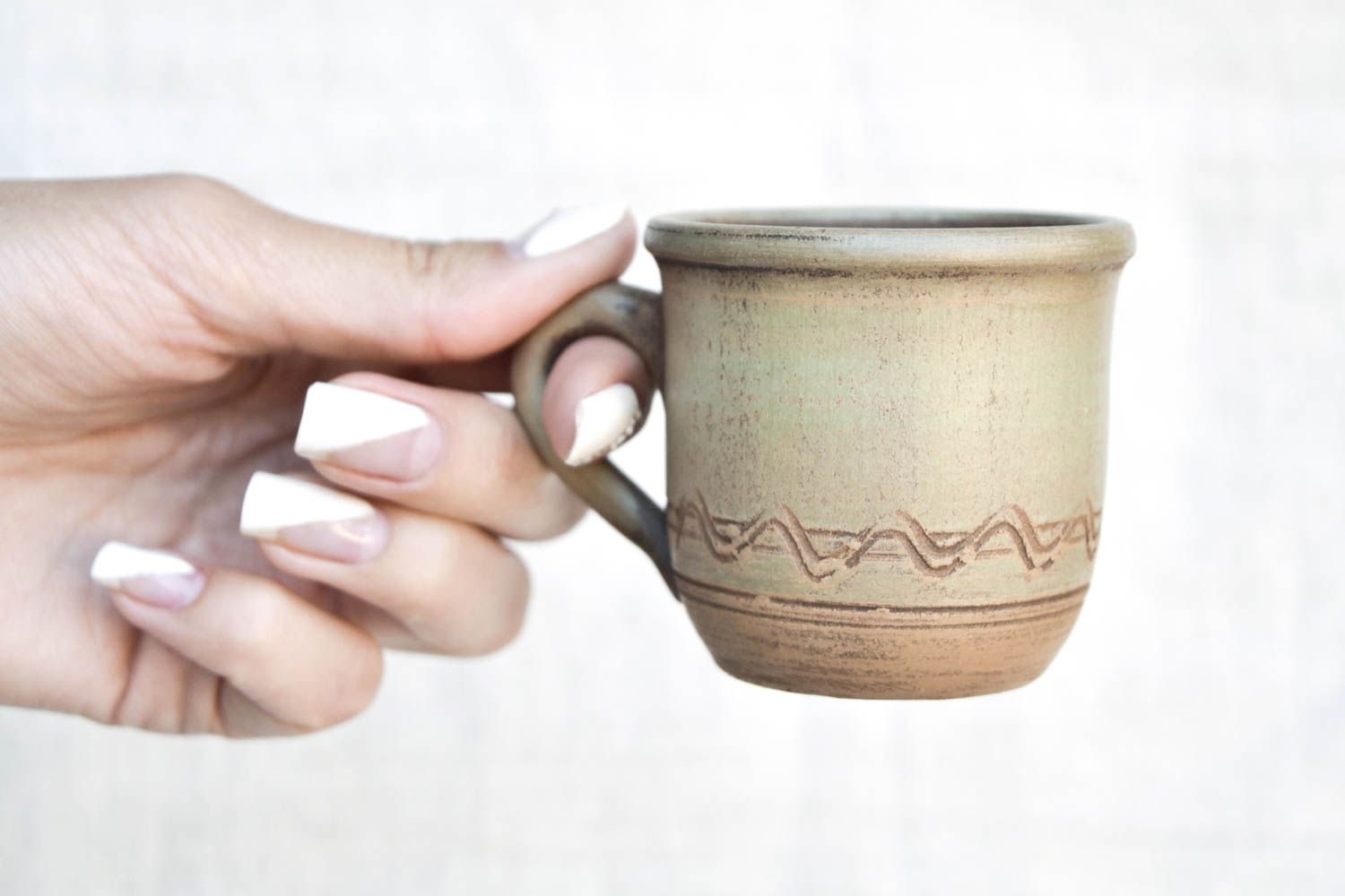 Ceramic handmade drinking cup with handle and Italian style design photo 2