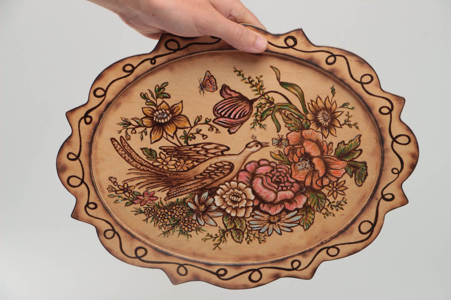 Подарочная тарелка ручной работы деревянная посуда с птицей сувенирная тарелка фото 5