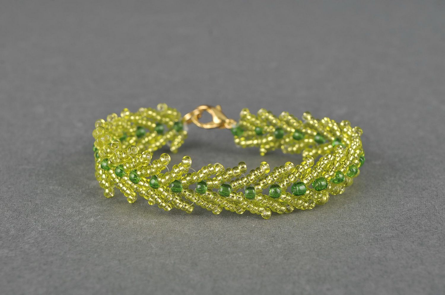 Handgemachtes grünes Armband aus Glasperlen Petersburger Kette foto 1