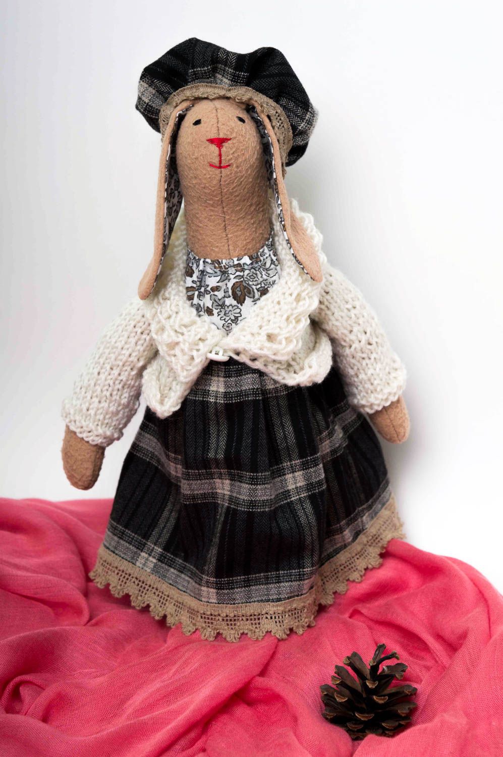 Bambola lepre in stoffa fatta a mano pupazzo tessile originale idee regalo
 foto 1