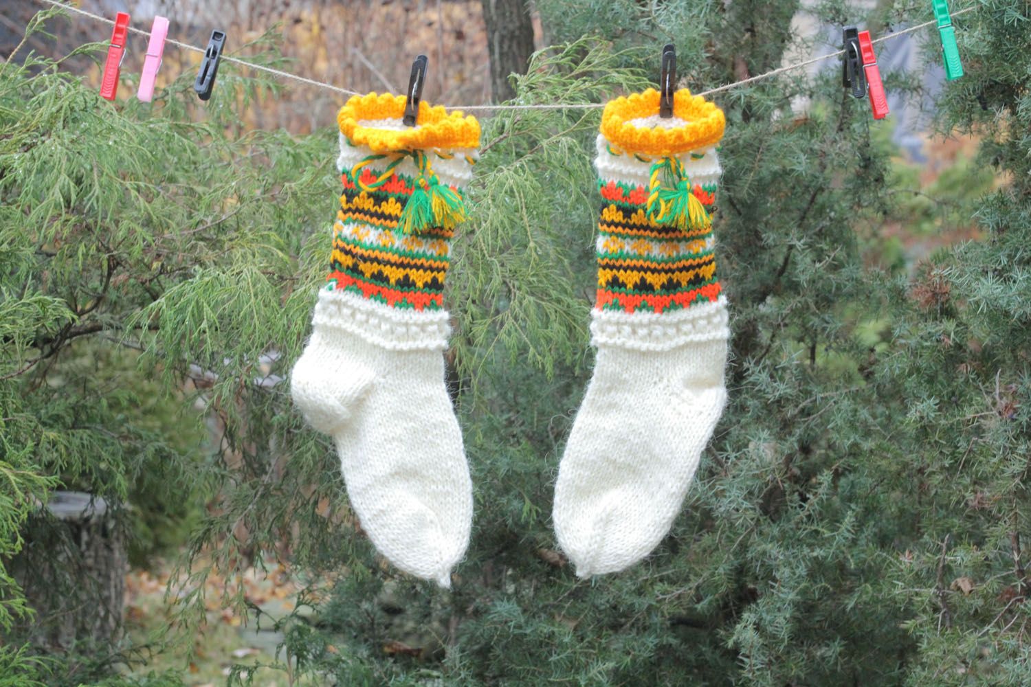 Calcetines de lana tejidos a mano Ornamento amarillo	 foto 1