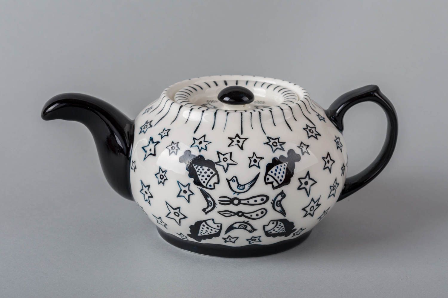 Чайник из глины с росписью ручной работы авторский красивый черный с белым фото 2