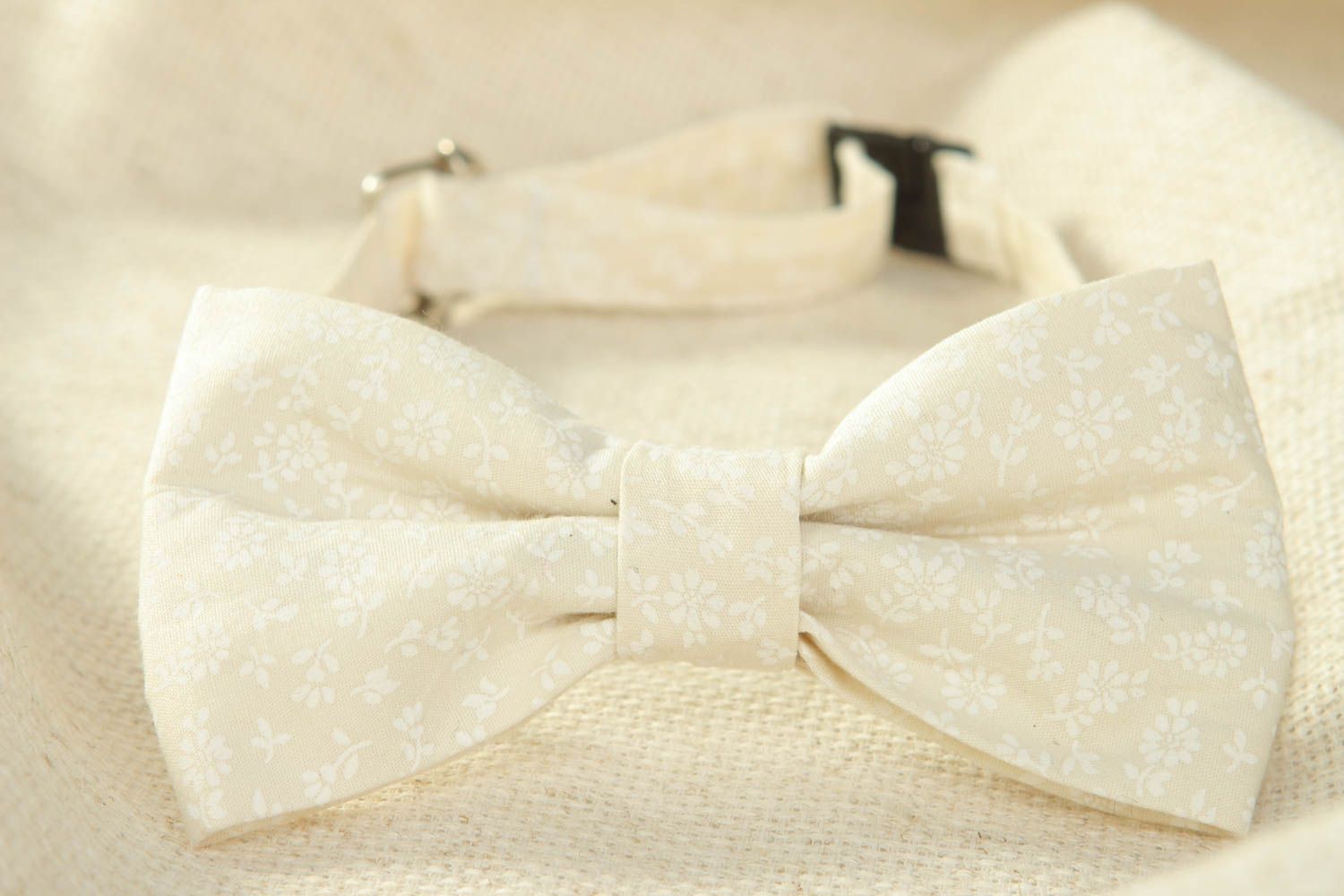 White cotton bow tie with floral pattern photo 2