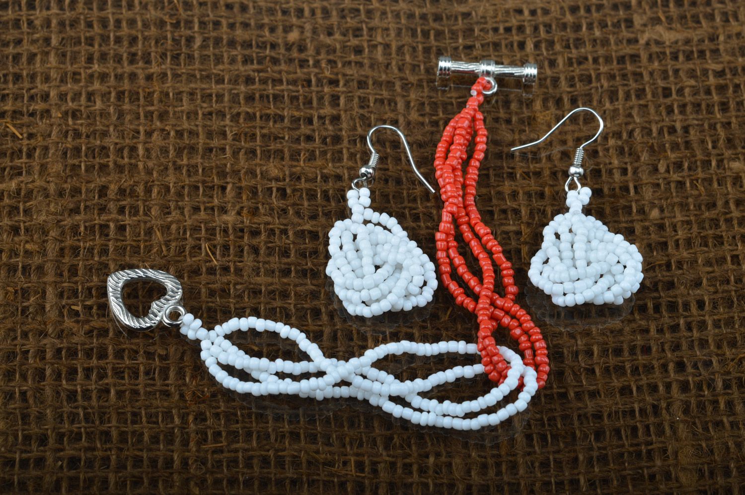 Handmade beaded jewelry set white dangle earrings and bracelet with toggle lock photo 2