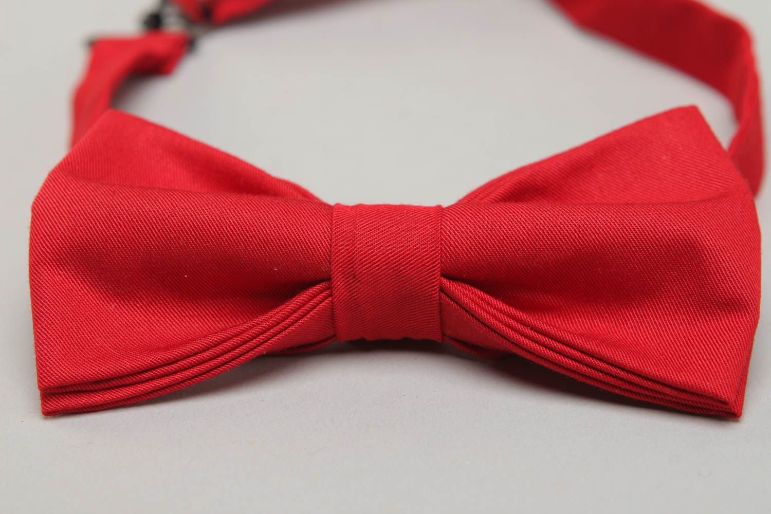 Ярко-красный галстук-бабочка из ткани универсальный фото 2