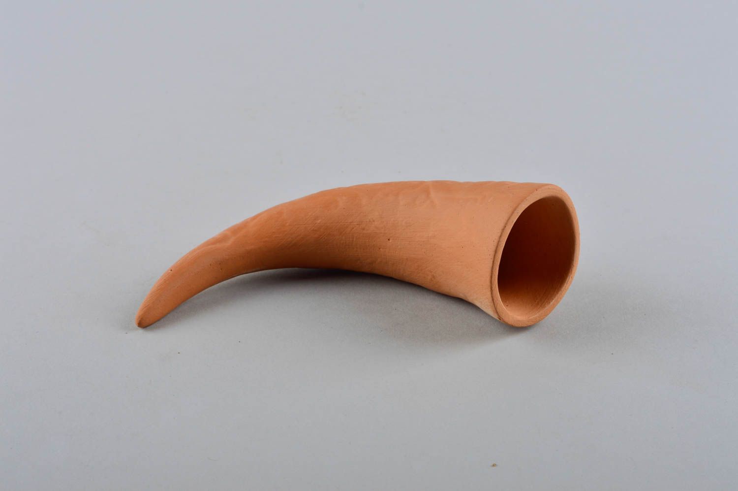 Corno in ceramica fatto a mano decorativo calice in argilla utensili da cucina
 foto 2