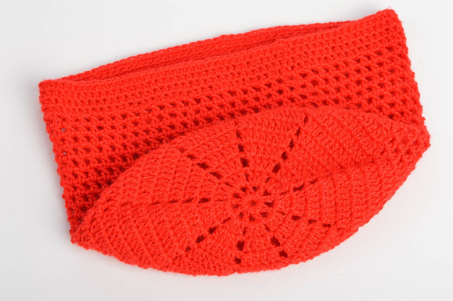 Bonnet tricot fait main Chapeau au crochet Vêtement enfant rouge ajouré photo 4