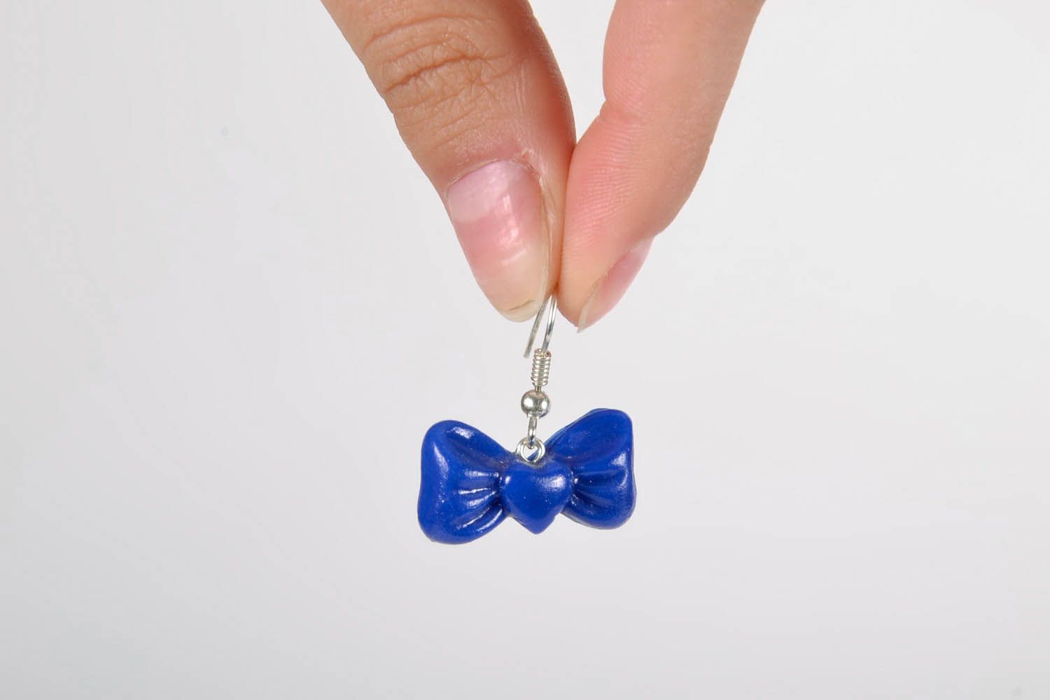 Earrings in the shape of bows photo 4