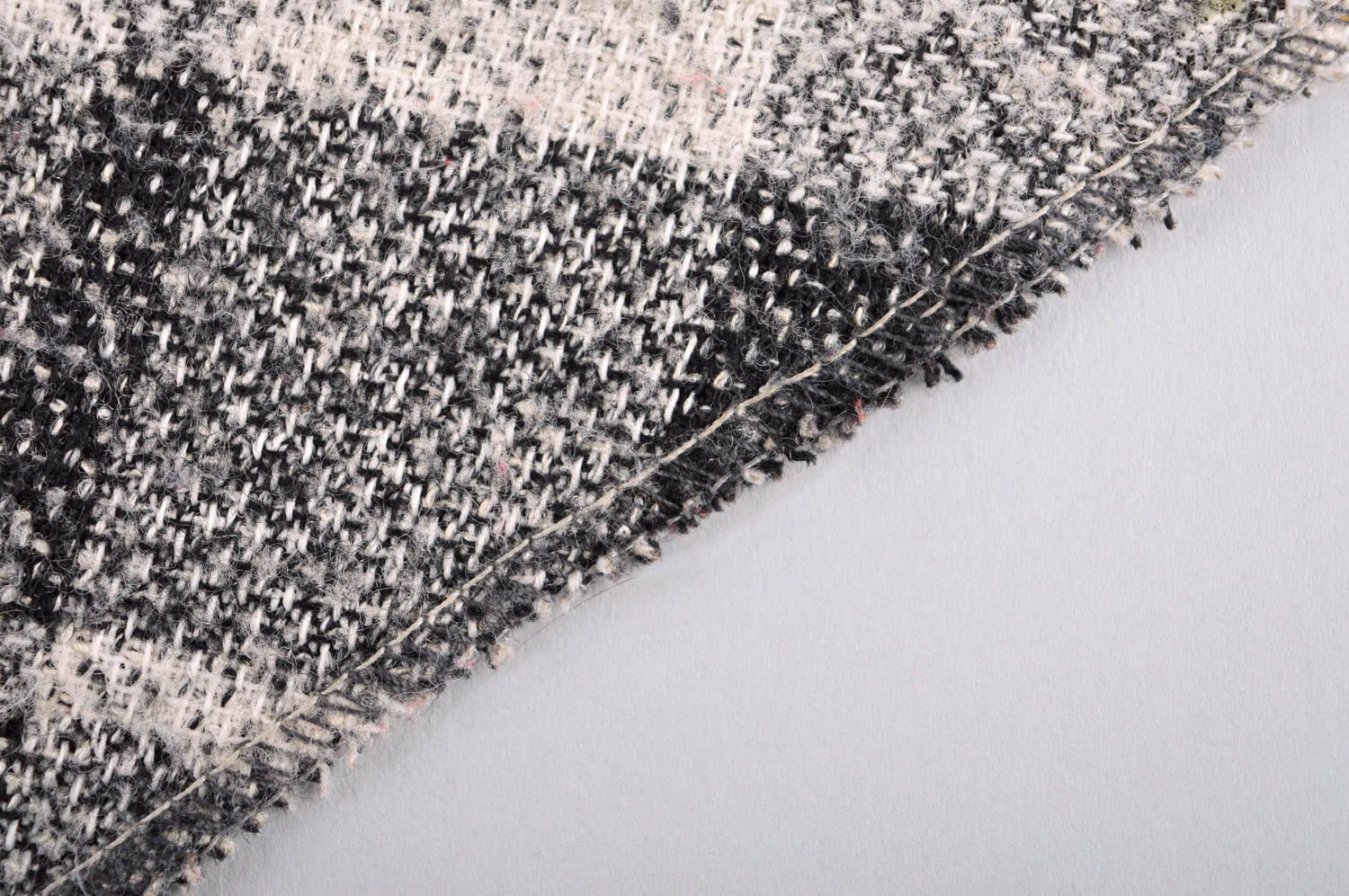 Châle gris à carreaux Châle fait main chaud en laine Accessoire pour femme photo 3