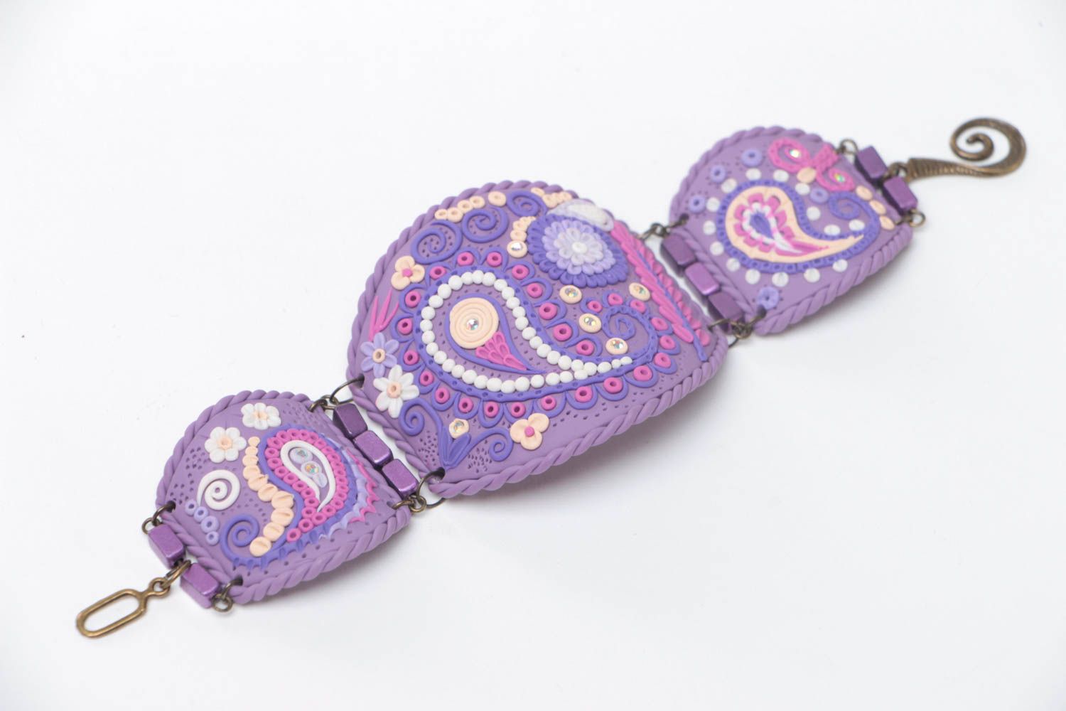 Breites lila Armband aus Polymerton mit Ornament Handarbeit Ethno Stil foto 4