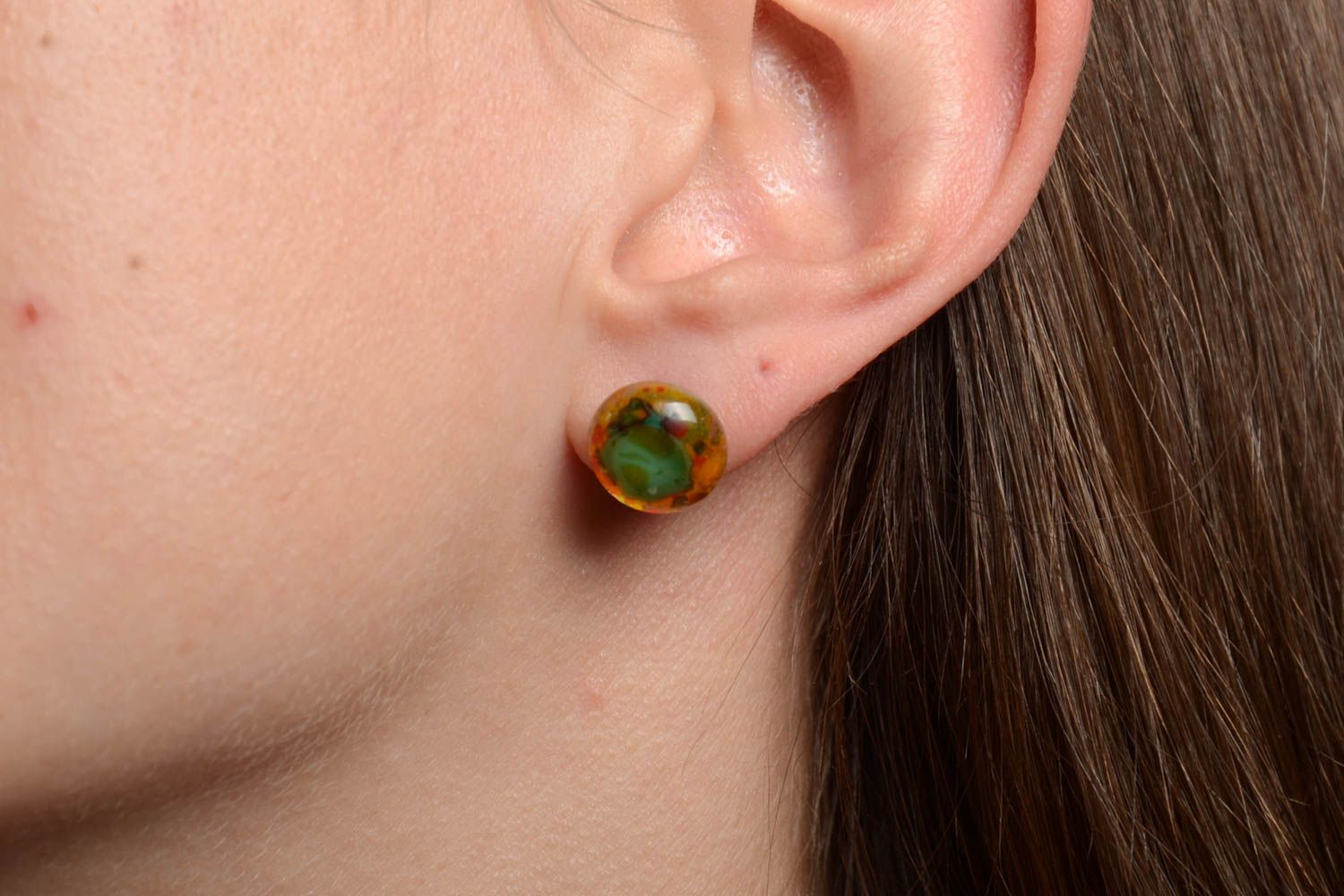 Boucles d'oreilles puces en verre fusing rondes faites main petites design photo 2