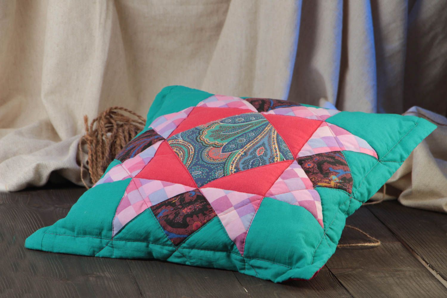 Buntes deko Kissen aus Stoff stilvoll handmade schön für Haus Interieur Dekor foto 1