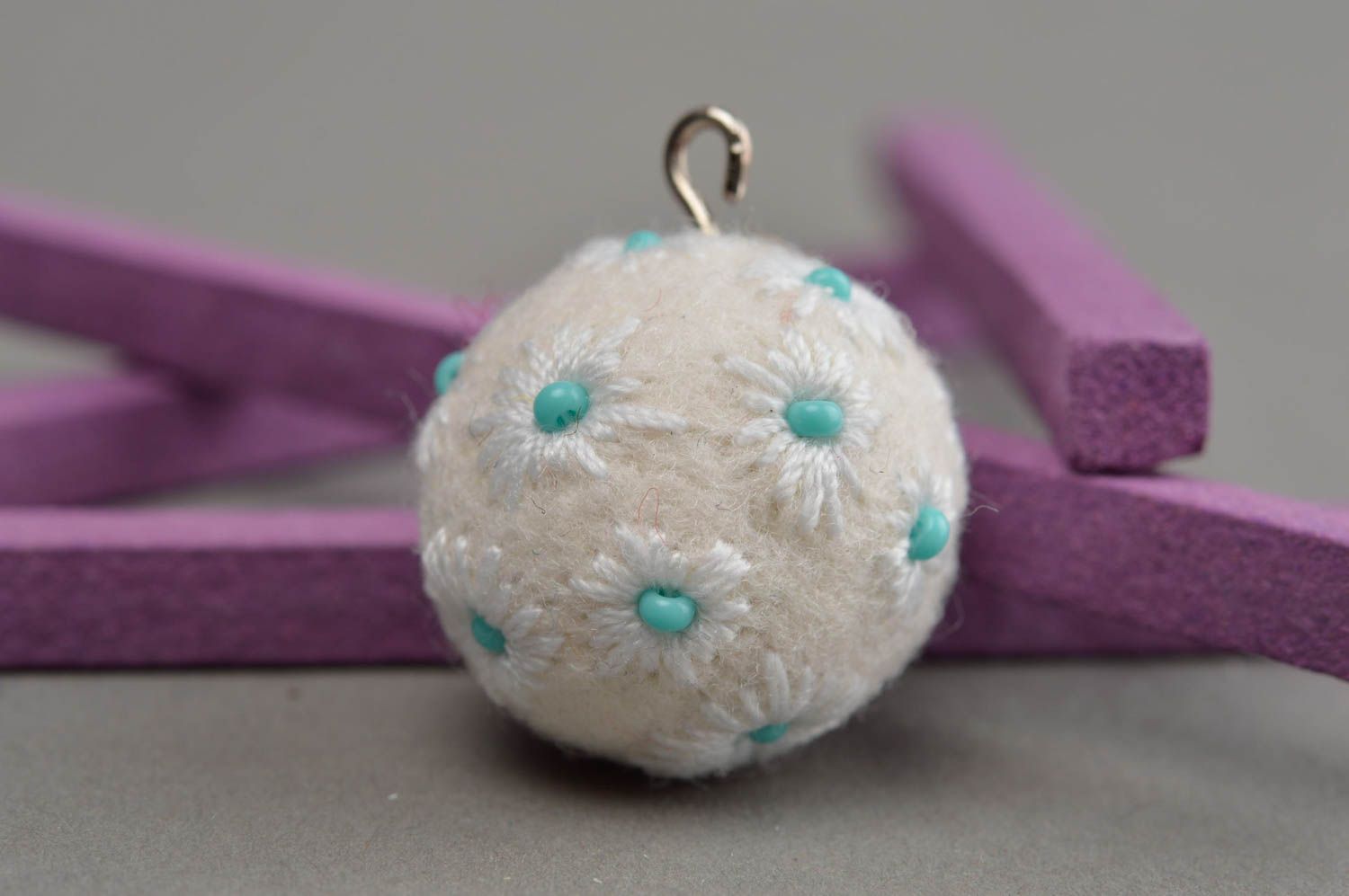 Beautiful handmade felted wool ball pendant art materials jewelry making ideas photo 3