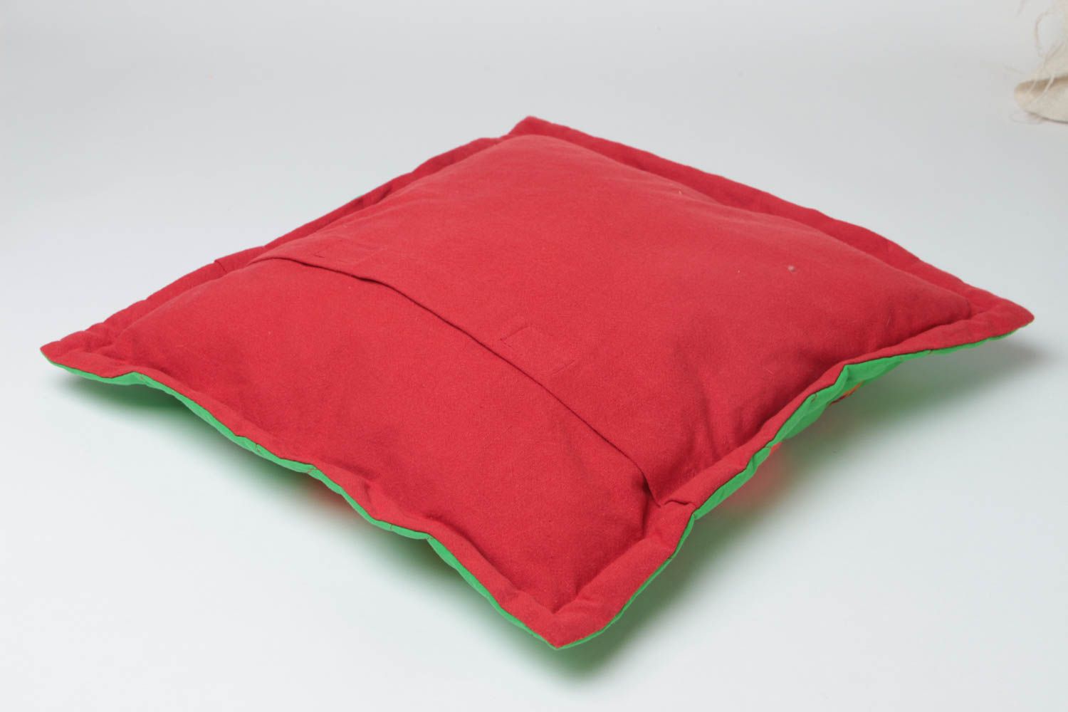 Диванная подушка в технике лоскутного шитья цветная небольшая ручной работы фото 4