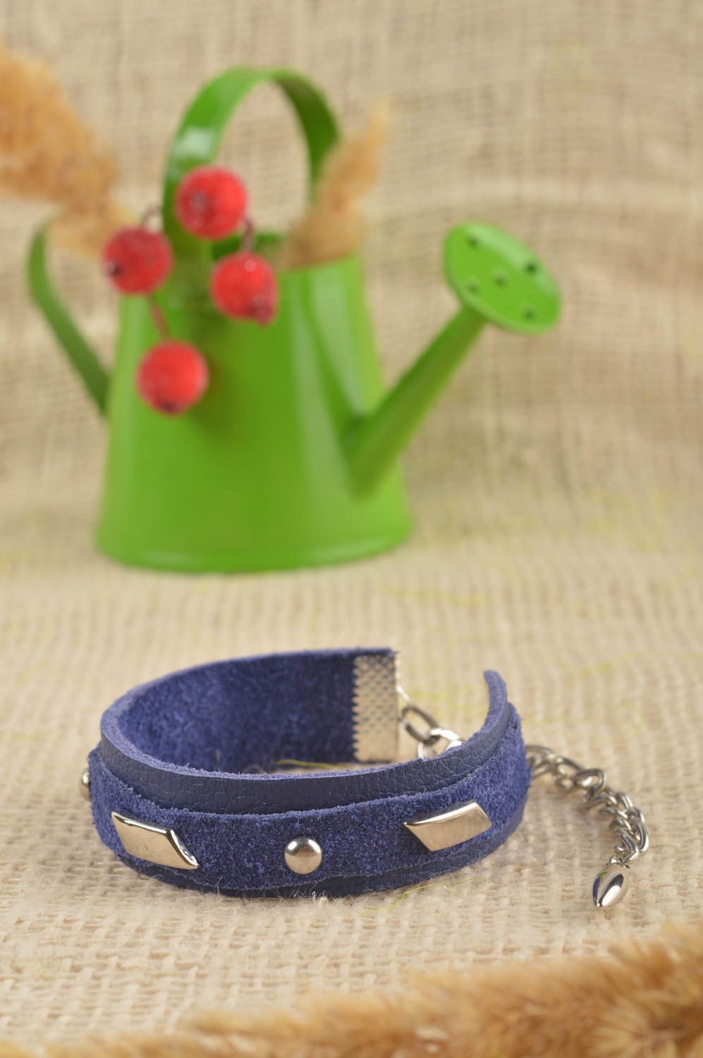 Bracelet cuir Bijoux fait main de couleur bleu Accessoire cuir stylé pour femme photo 1