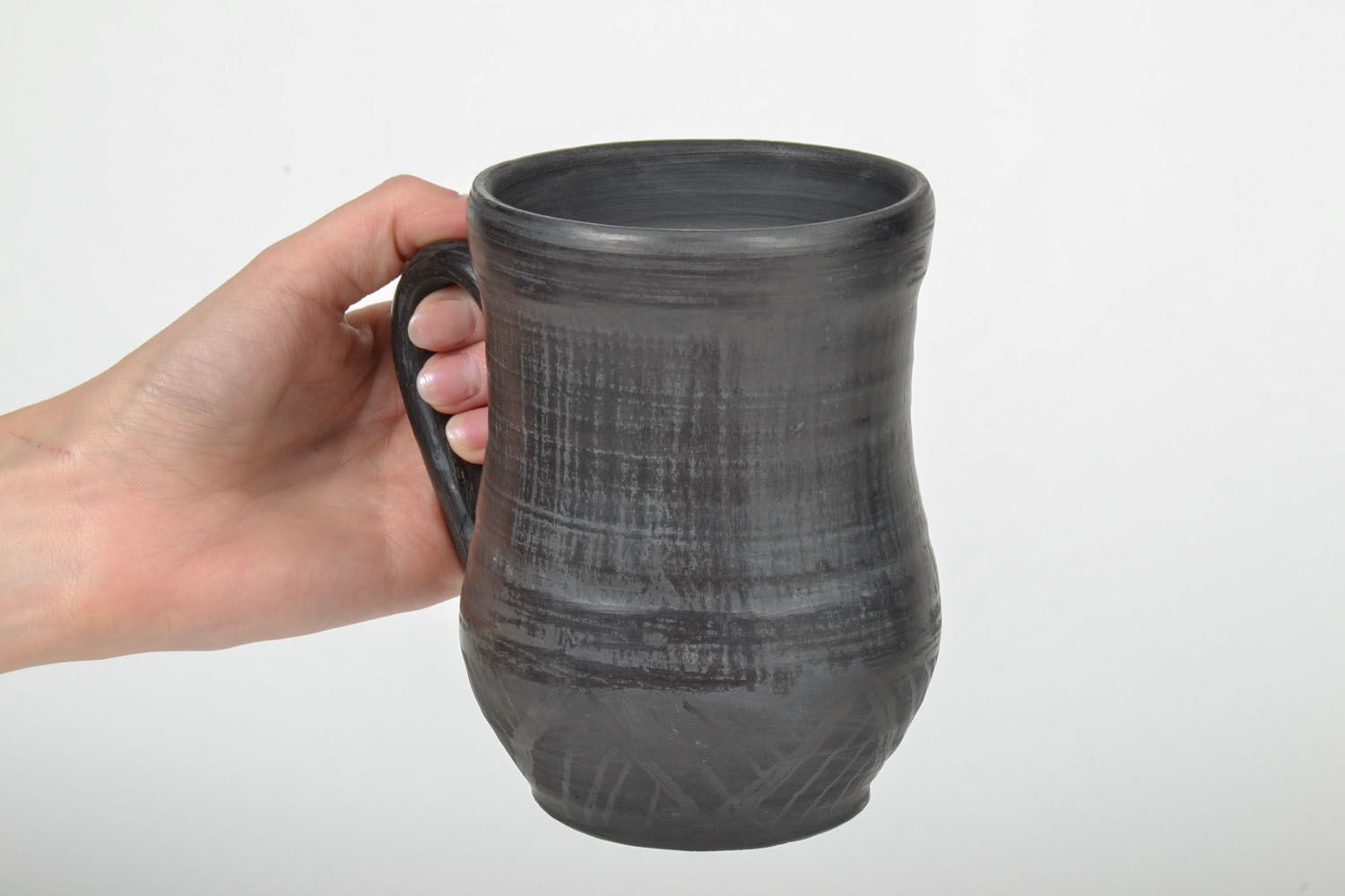 Кувшин ручной работы из чернодымленной керамики фото 5