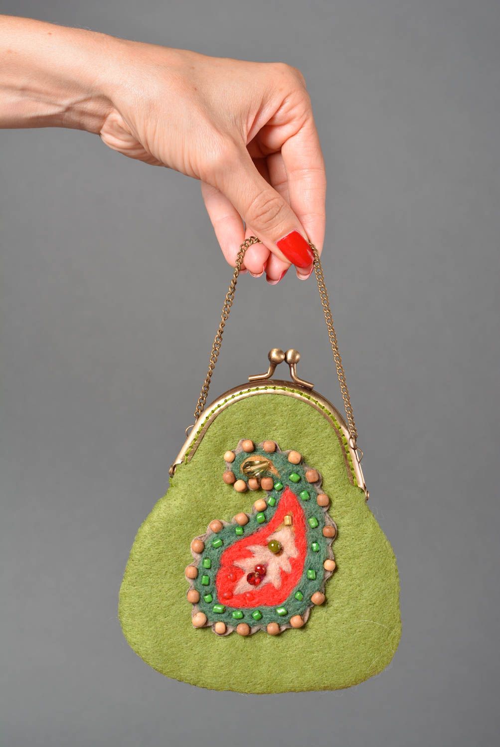 Сумка ручной работы женский кошелек зеленый на цепочке сумка из шерсти фото 2